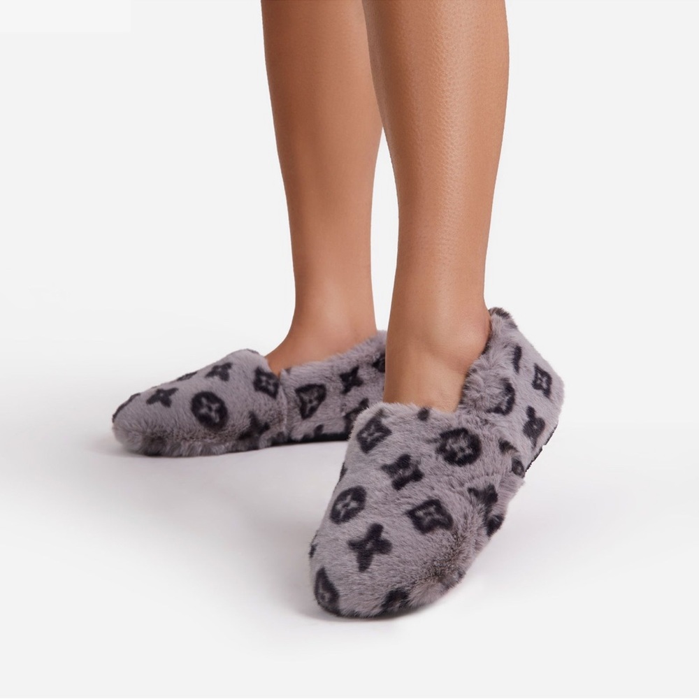 Kahlue Fluffy Printed Detail Flat Slipper In Grey Faux Fur